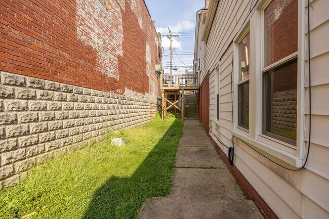 Foto del edificio - 2040 Brownsville Rd