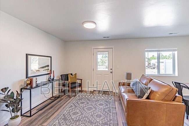 Building Photo - 868 Golden Bear Ln