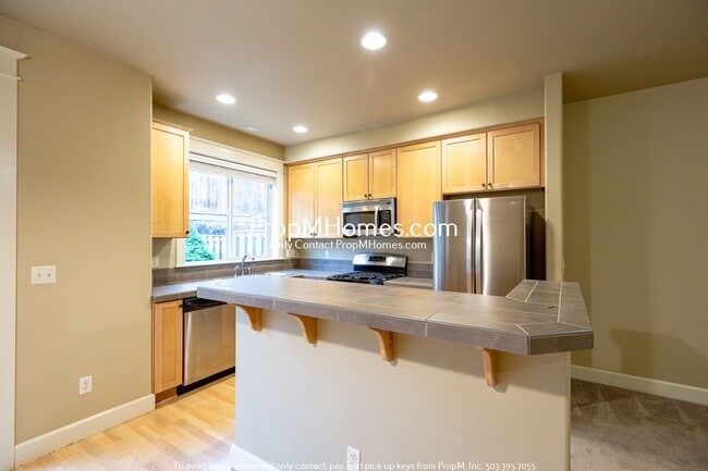 Building Photo - Spacious Home with Modern Amenities and Co...