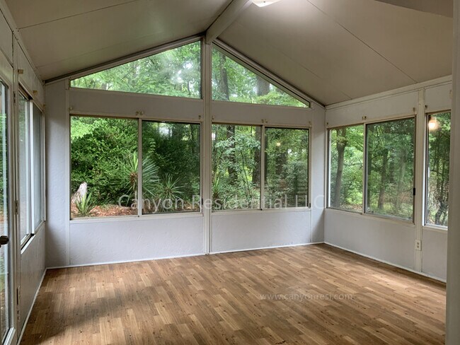 Foto del edificio - 5825 Vernier Dr SW