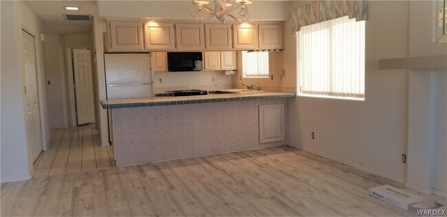 Building Photo - 2022 Merrill Ln