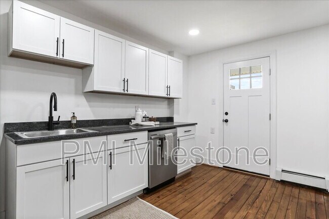 Foto del edificio - 16 Woods Ln
