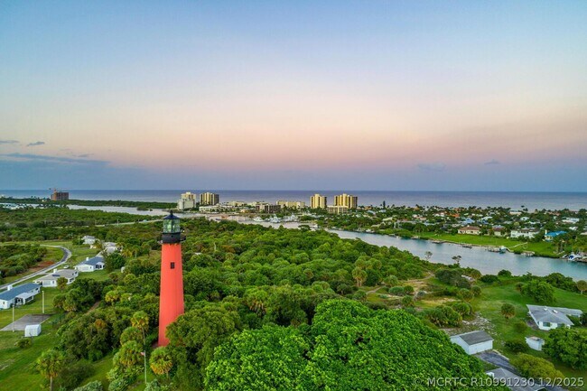 Foto del edificio - 100 Ocean Trail Way