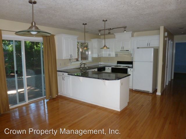 Building Photo - 3 br, 1 bath House - 475 Madrona Ave S