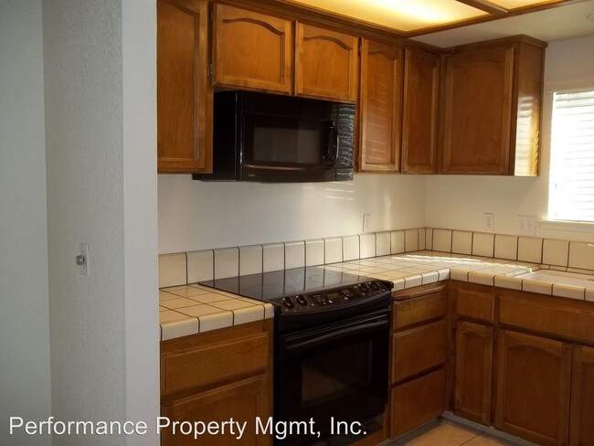 Building Photo - 3 br, 2 bath House - 5293 N. Aurora Ave.