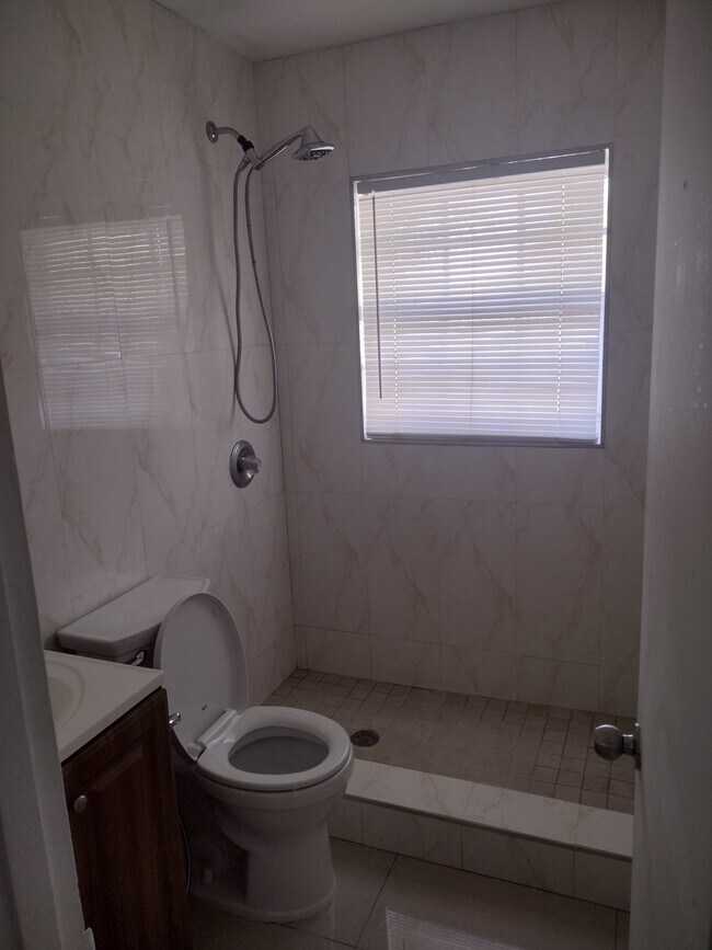 Foto del edificio - 5020 NW 170th St