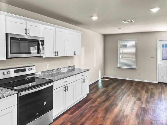 Building Photo - New in New Braunfels