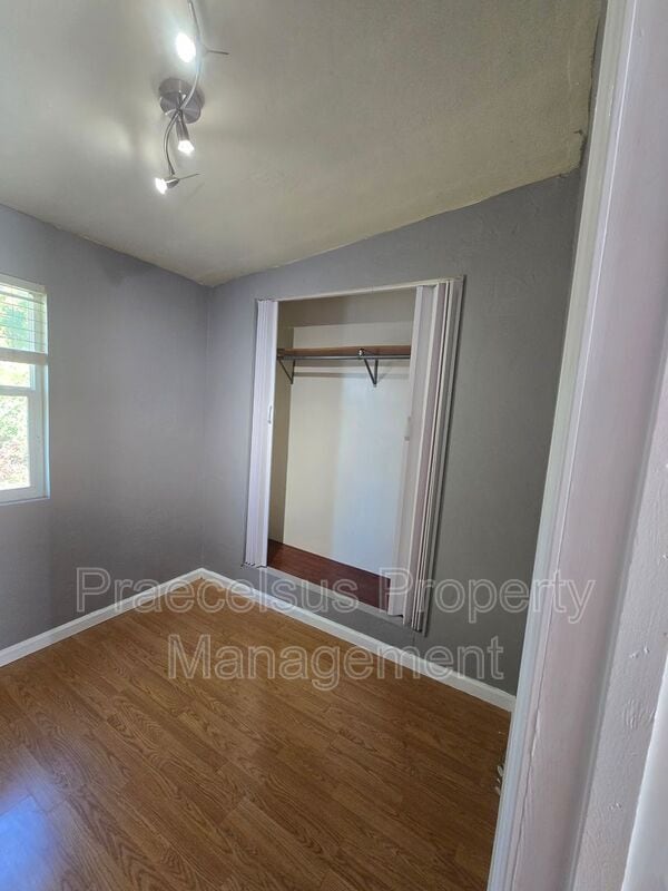 Building Photo - 37 E J St