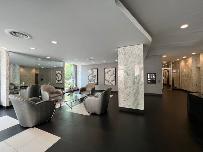 Foto del edificio - 222 E Pearson St