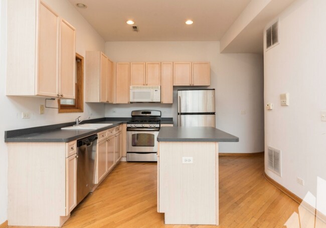 Foto del edificio - 2714 N Wayne Ave