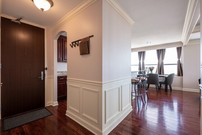 Foto del edificio - 655 W Irving Park Rd