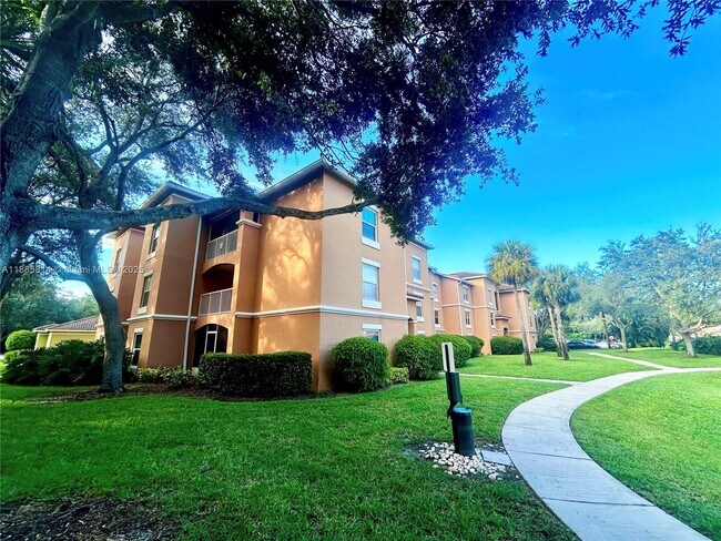 Foto del edificio - 5080 Fairways Cir
