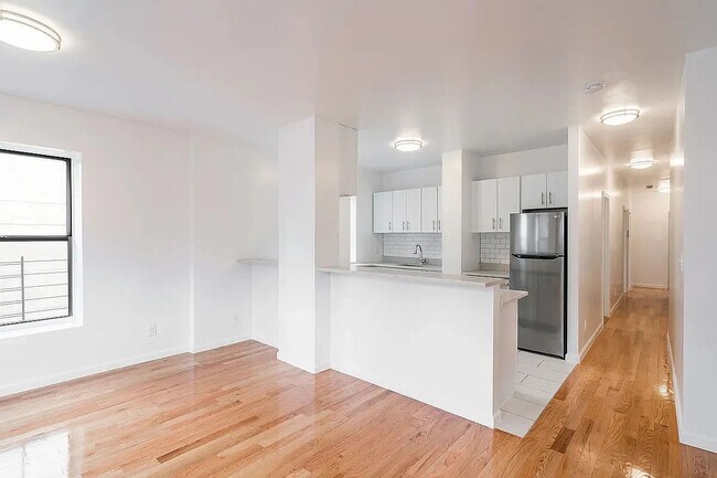 Foto del edificio - 235 West 12th Street