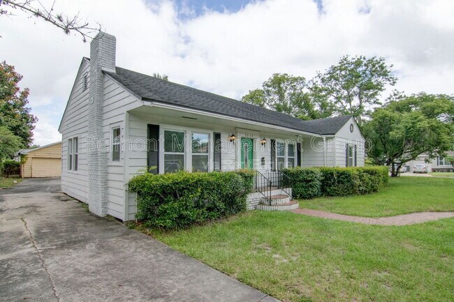 Foto del edificio - 1313 Buckingham Rd