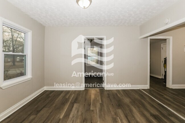 Foto del edificio - 4996 West St