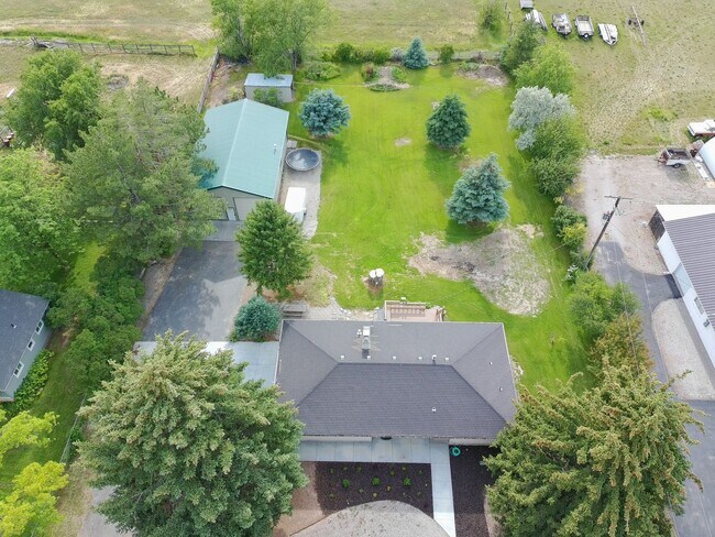 Building Photo - 5 Bedrooms | 2 Full Baths | 1 Acre | Shop