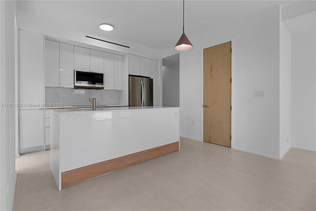 Foto del edificio - 4430 W Flagler St