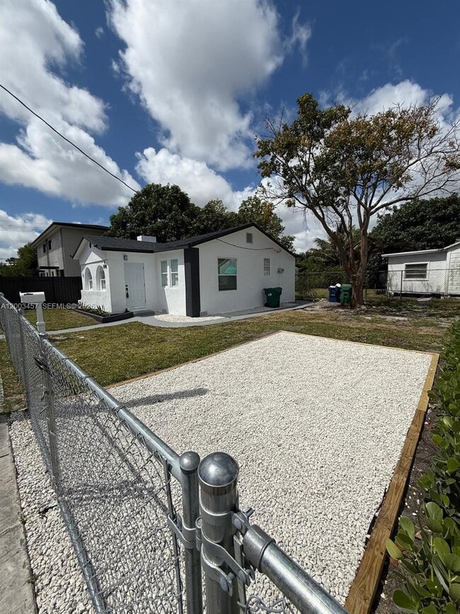 Foto del edificio - 5158 NW 19th Ave