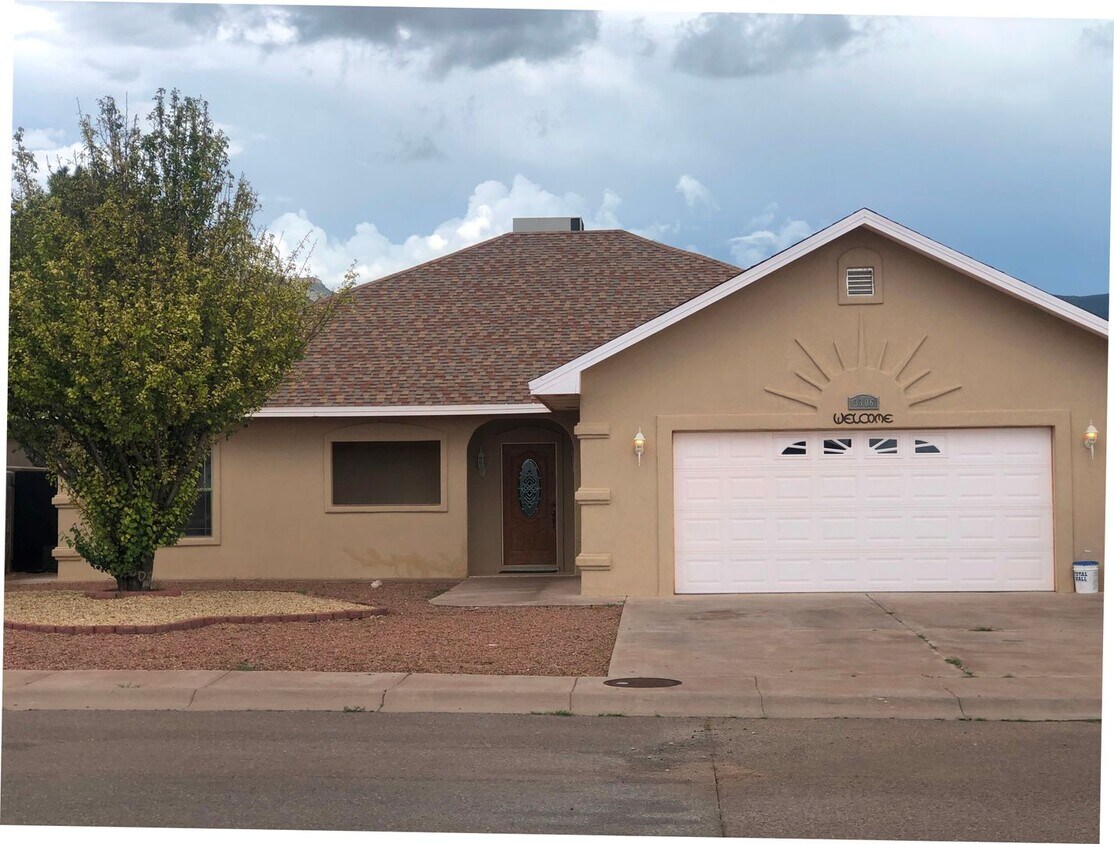 Primary Photo - Beautiful 3 bedroom 3 bath home!