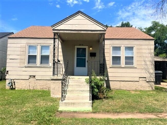 Photo - 1017 N Tabor Dr House