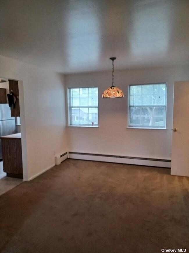 Building Photo - 807 Town House Village