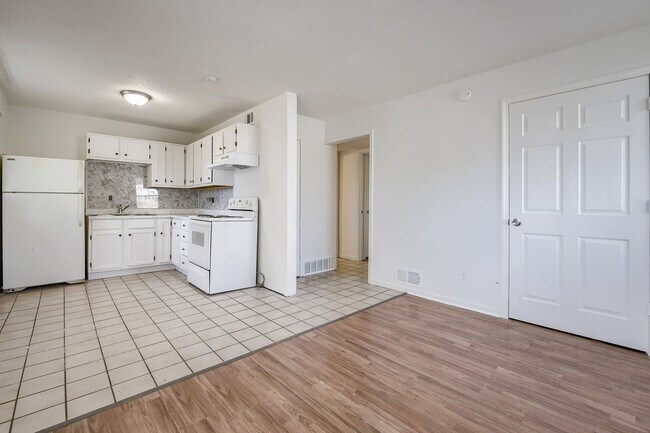 Building Photo - 6106 E 153rd Terr