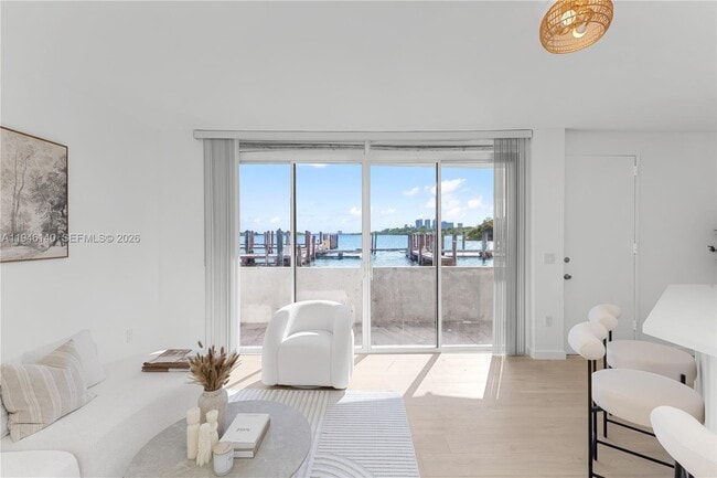 Foto del edificio - 770 NE 69th St