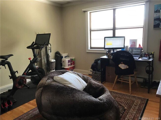 Building Photo - 84 Seaside Ave