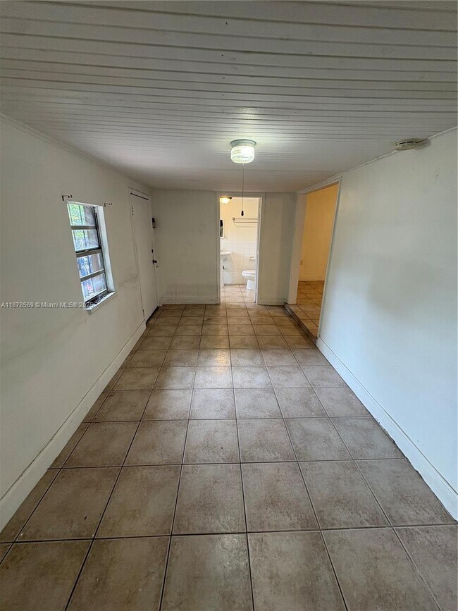 Foto del edificio - 3021 NW 66th St