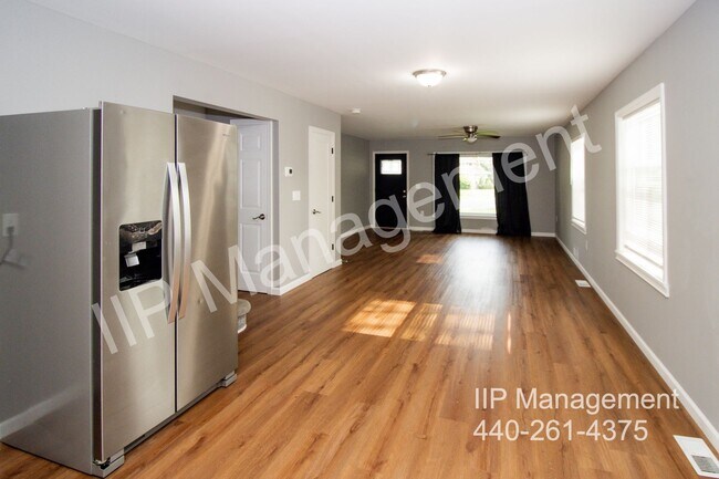 Foto del edificio - 21500 Lakeshore Blvd