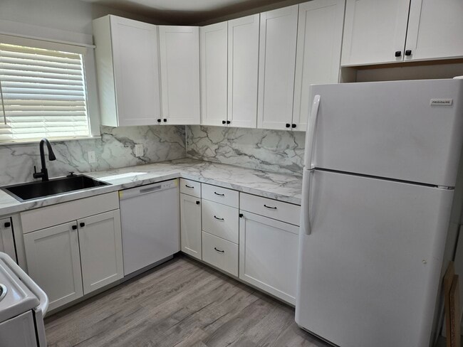 Building Photo - Levens St Duplex