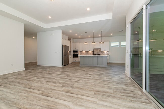 Building Photo - 380 Amberwood Dr