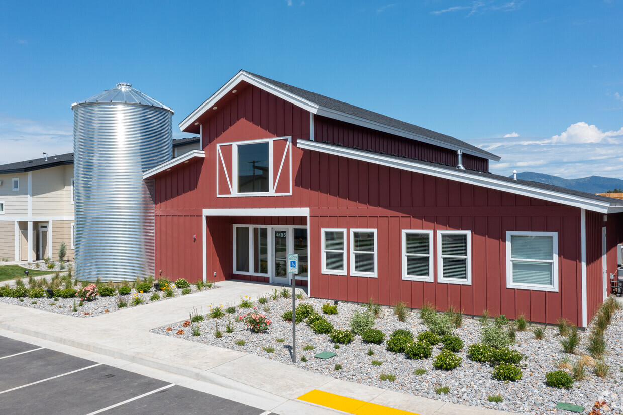 Clubhouse - Bluegrass Farms Apartments