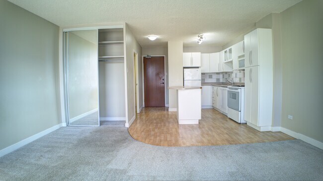 Photo du bâtiment - 11147 Whyte Ave NW