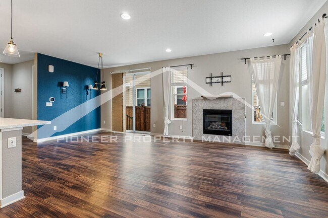 Building Photo - Spacious Home with Central AC and Washer/D...