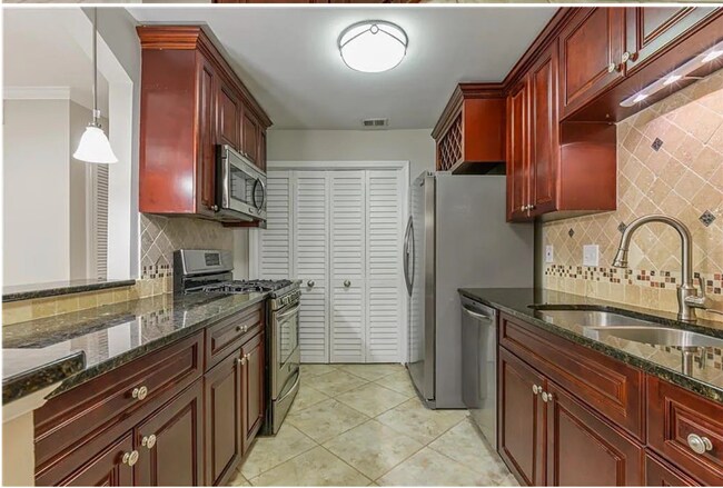 Building Photo - Luxury Living in Smyrna
