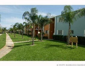 Building Photo - 1501 Crescent Cir
