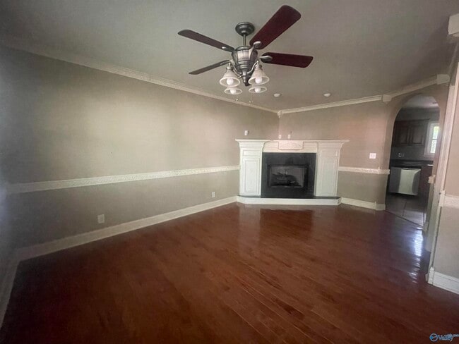 Building Photo - 505 Greenacres Dr NW