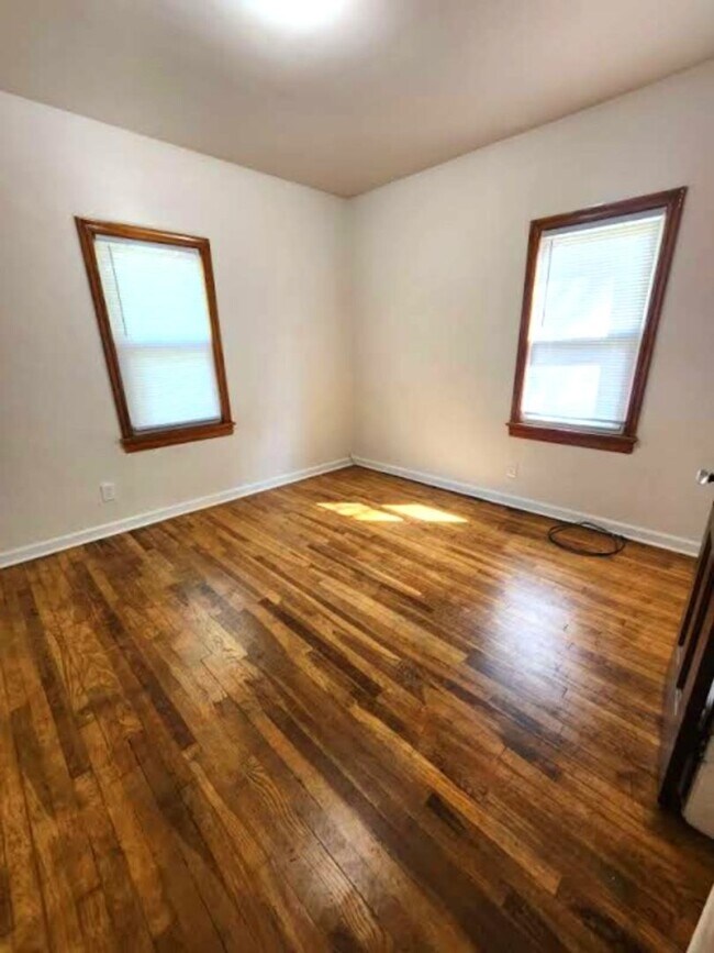 Foto del edificio - 2 BR South Euclid