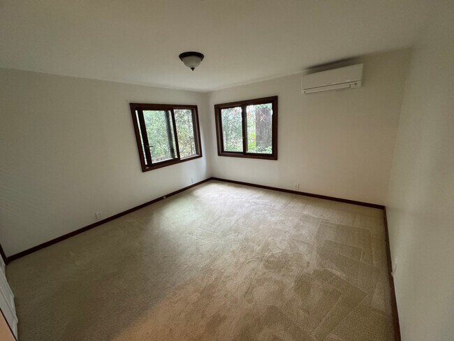 Foto del edificio - 5730 Merriewood Dr