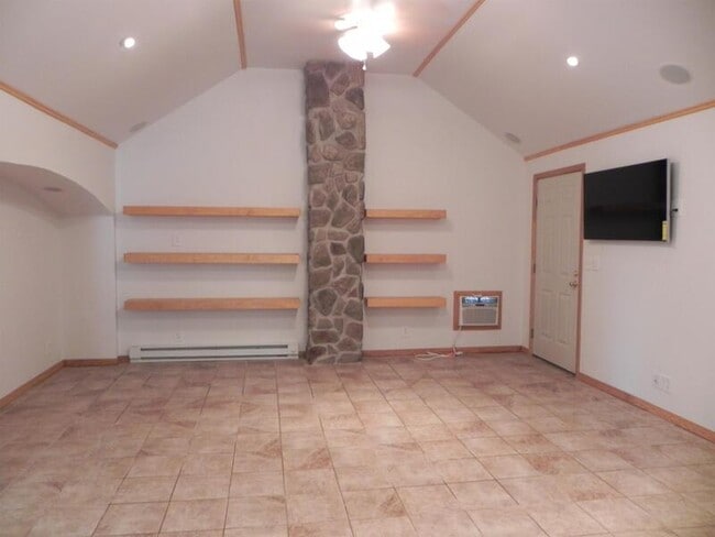 Building Photo - 803 E Water St