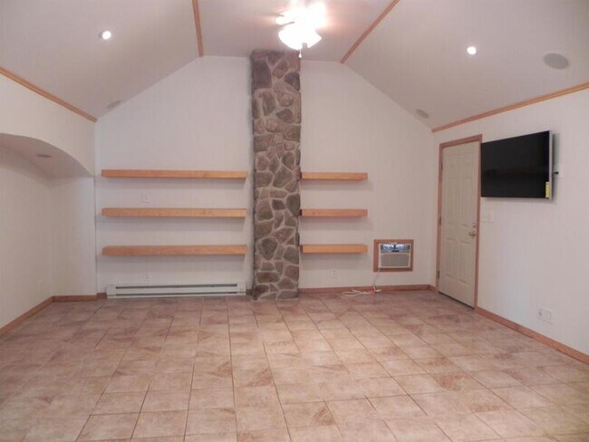 Foto del edificio - 803 E Water St