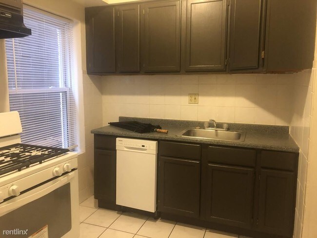 Foto del edificio - 5775 N Ridge Ave