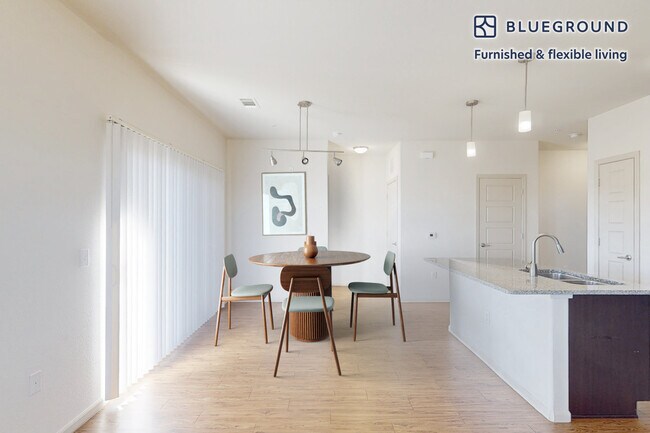 Foto del edificio - 14125 Denver W Cir