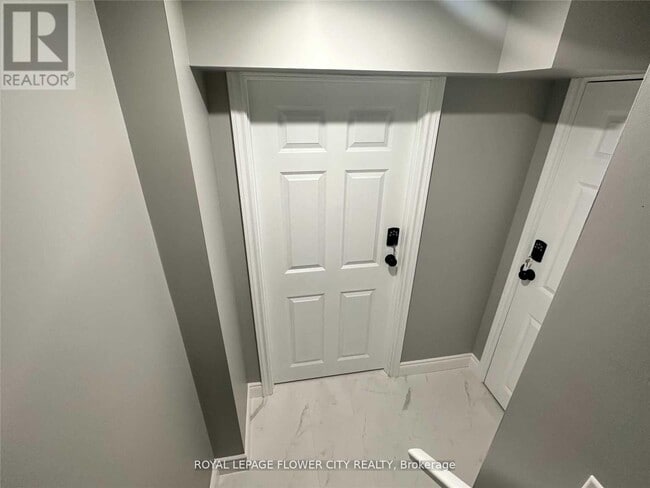 Building Photo - 41 Paisley Green Ave