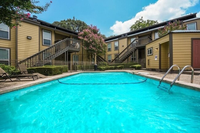 Building Photo - Studio Condo in the Heart of West Campus!