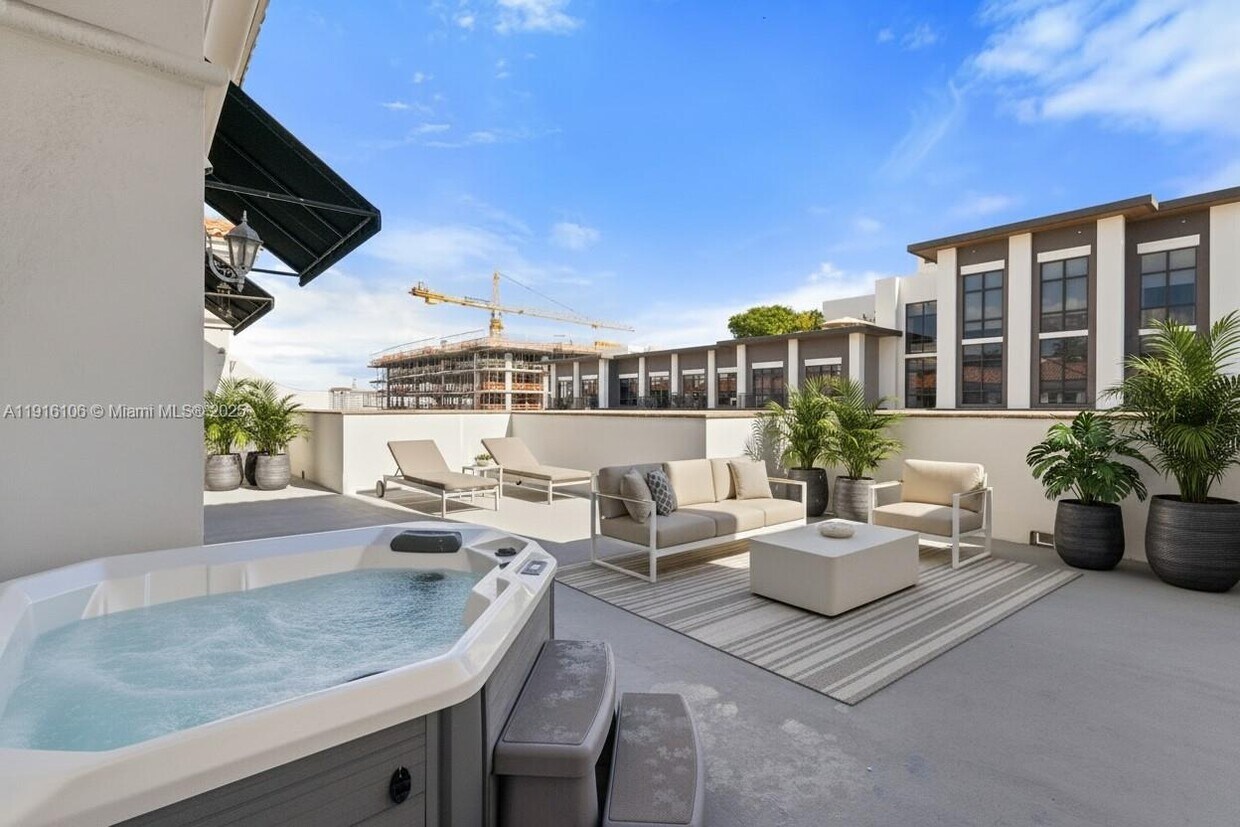 Foto principal - 4100 Salzedo St