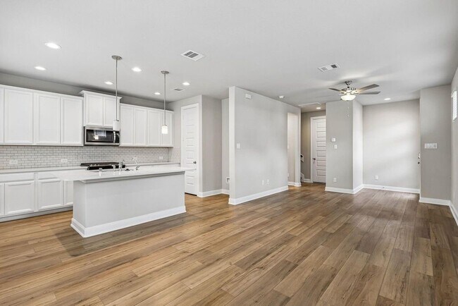 Foto del edificio - 9808 Falling Fern Ln