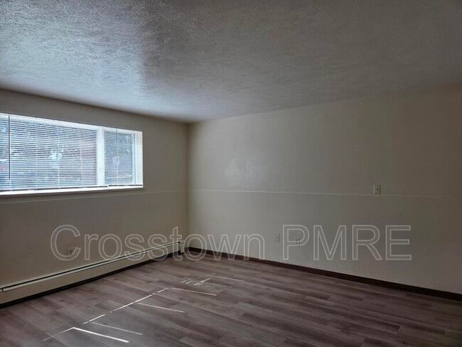 Building Photo - 1012 N Van Buren Ave