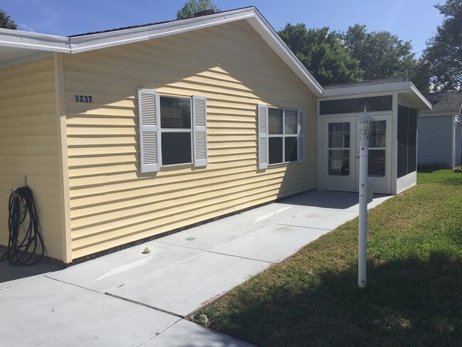 Building Photo - 1237 Santos Pl